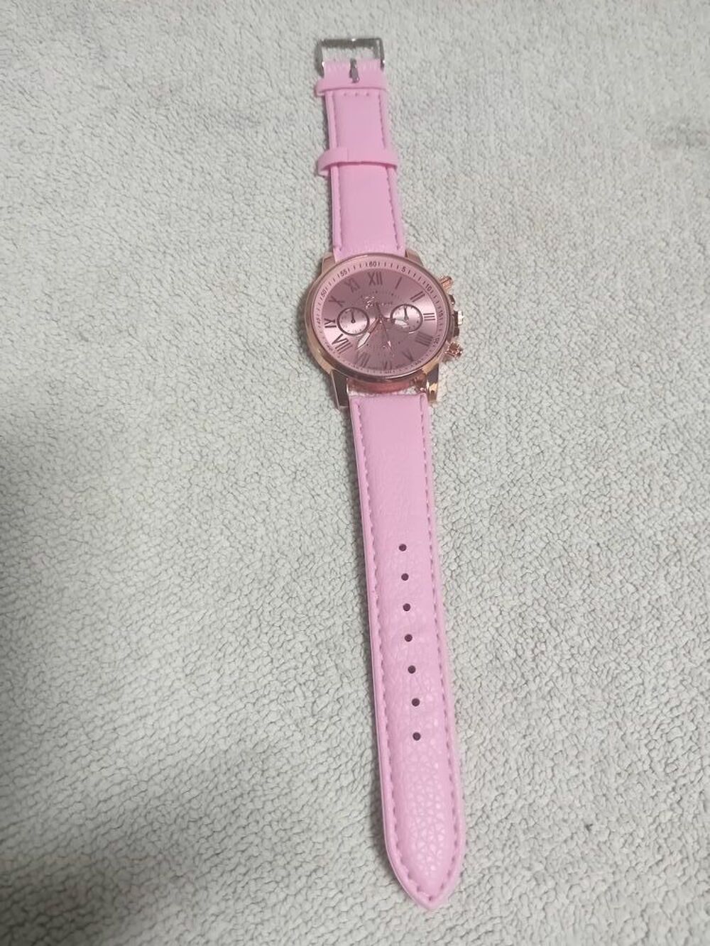 Promo Jolie montre pour femmes/filles ROSE neuve
Bijoux et montres