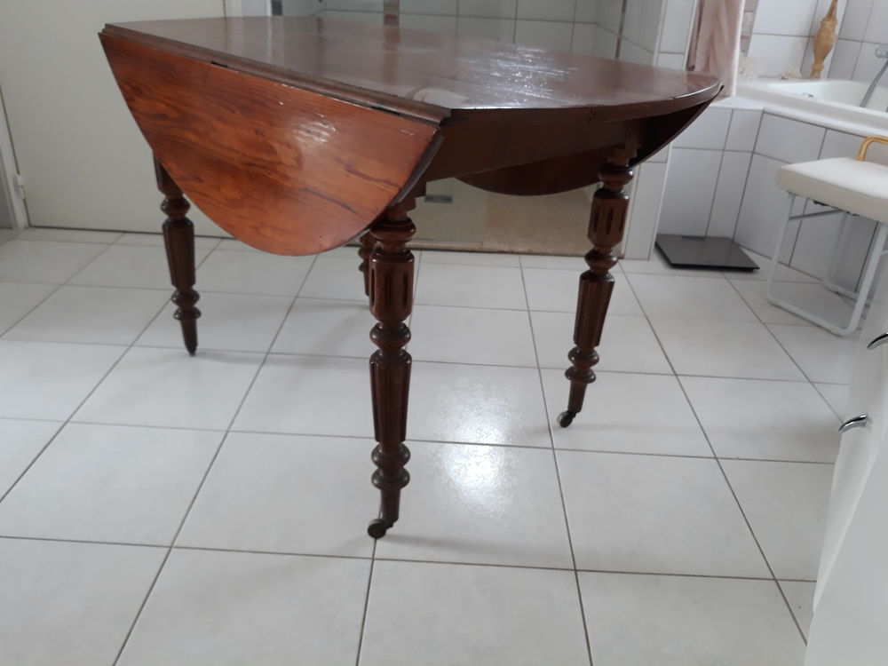 table LOUIS PHILIPPE Meubles
