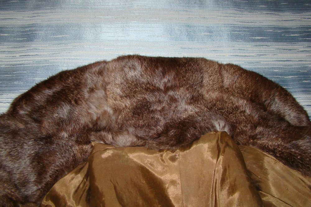 Manteau de fourrure en lapin vintage ann&eacute;es 1970 T. 42
Vêtements