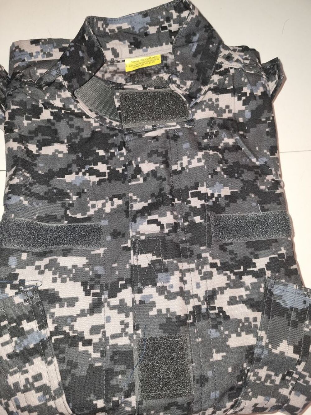 Lot &eacute;quipement airsoft / tactique neuf ? 700+ pi&egrave;ces Vêtements