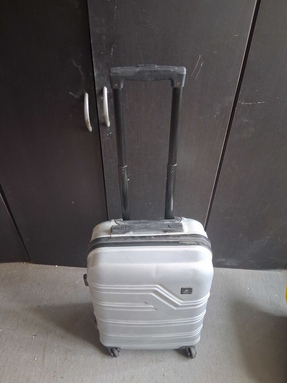 
Valise &agrave; roulettes rigide grise - Marque AIRPLUS Paris Maroquinerie