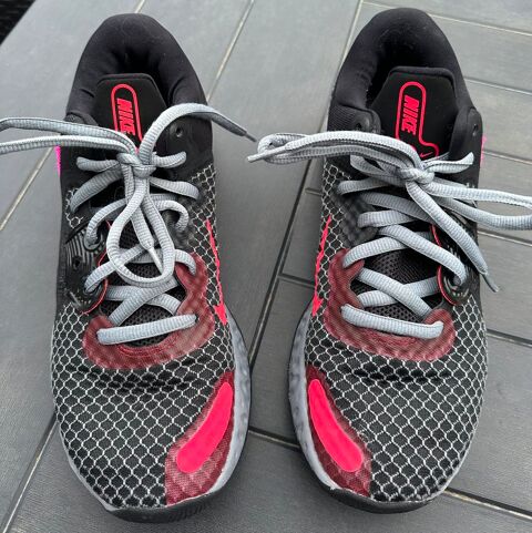 Baskets homme. Modèle Nike New Relevate. Rennes (35)