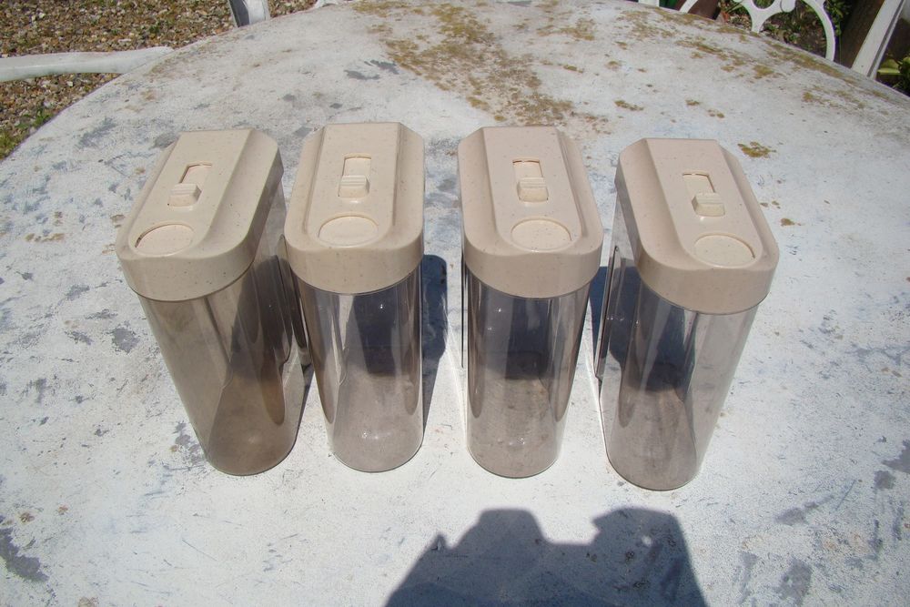 Lot de 4 bo&icirc;tes / verseuses Curver vintage Cuisine