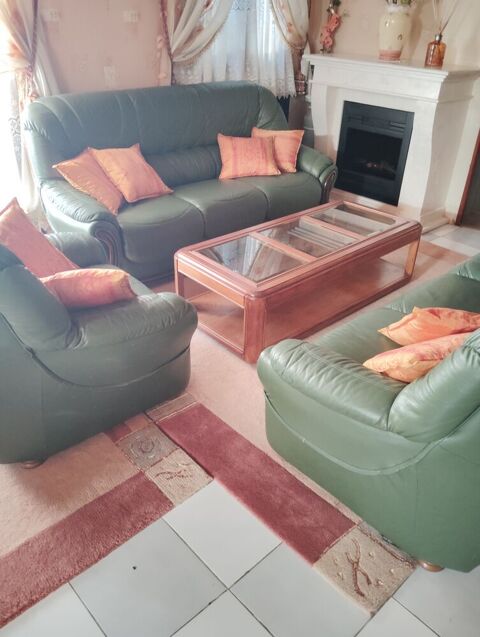 Ensemble canapés et fauteuil en cuir véritable 800 Goussainville (95)