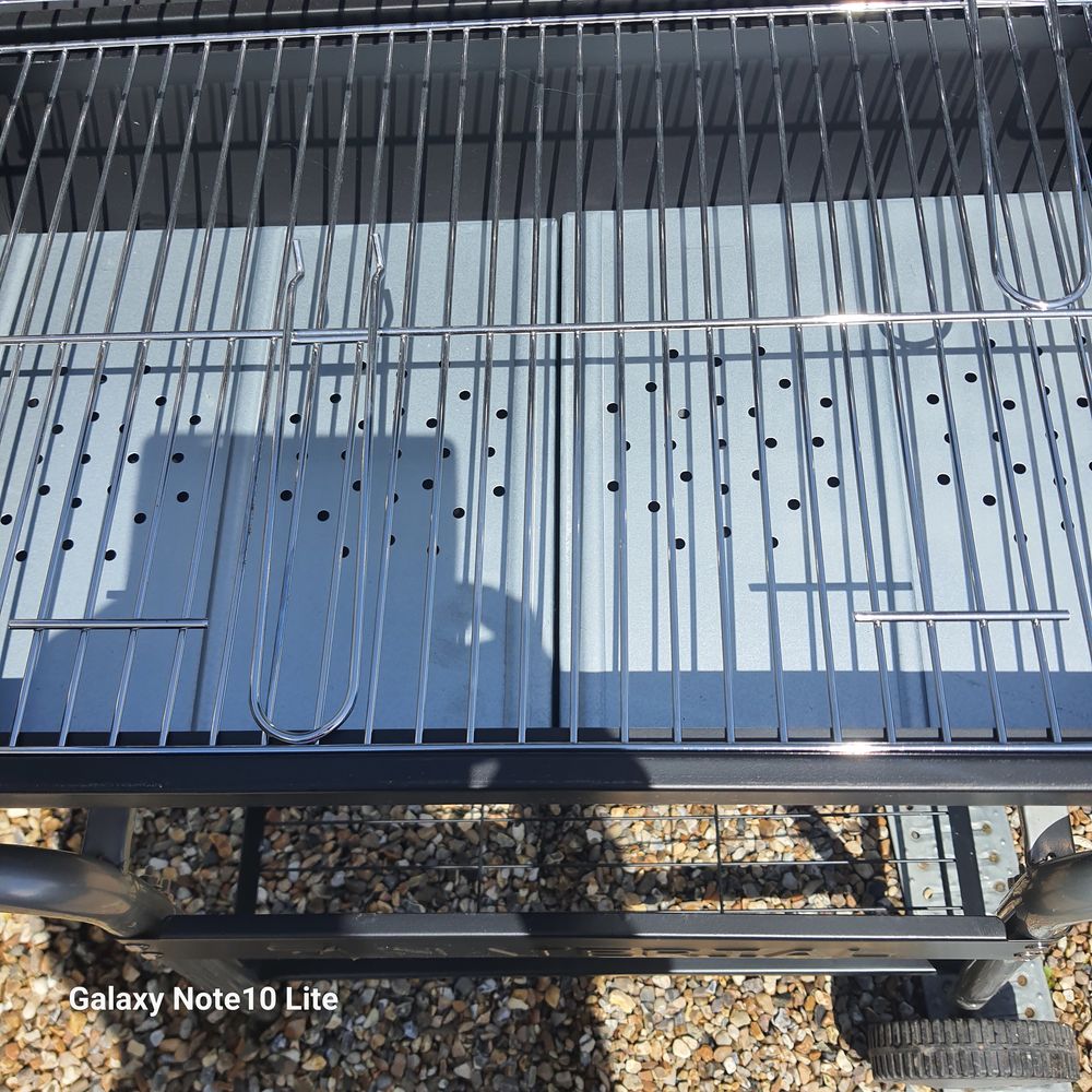 Barbecue au charbon de bois Electroménager
