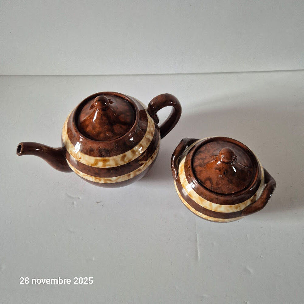 petite th&eacute;i&egrave;re, cafeti&egrave;re, le titre de votre objet. Meubles