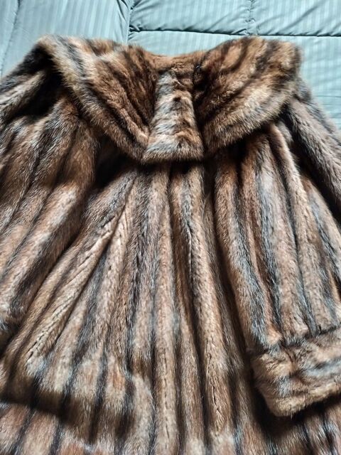 Manteau de vison long T.42 500 Saint-R�my-en-Rollat (03)