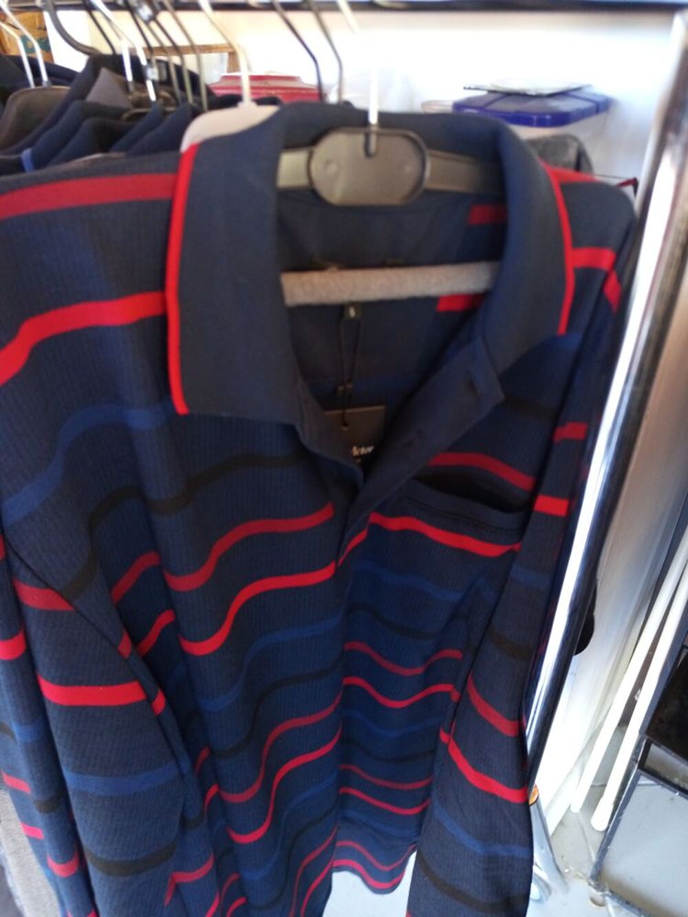 UN LOT DE VETEMENT NEUF 
Vêtements