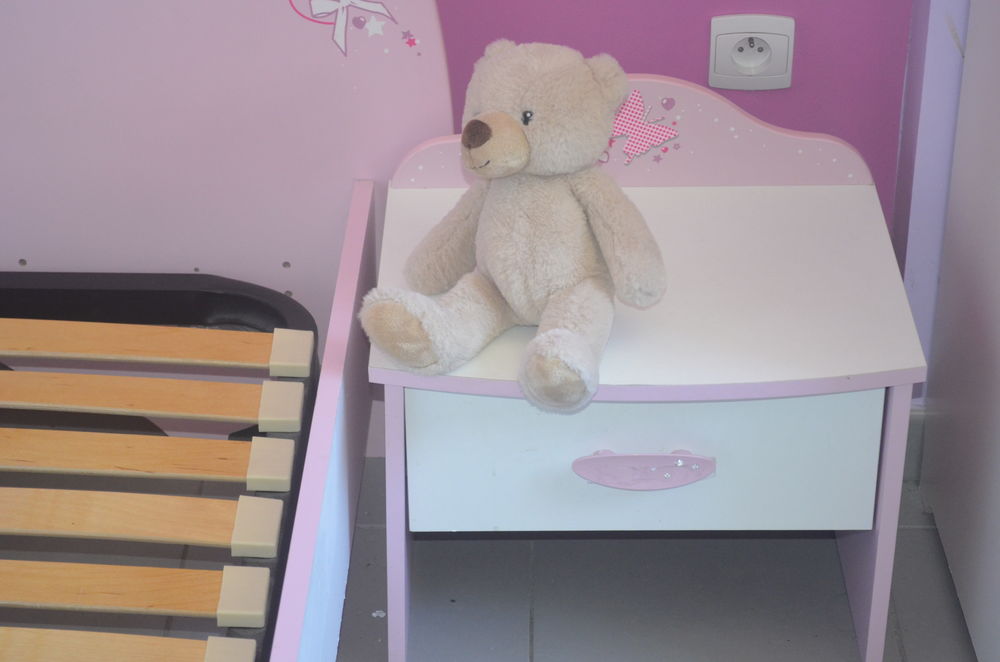  chambre enfant fille lit matelas sommier et chevet TBE Mobilier enfants