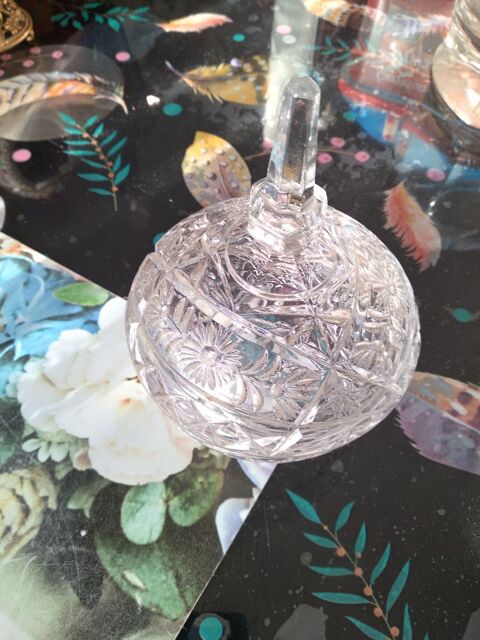 Bonbonni�re en cristal blanche  20� 20 Athis-Mons (91)