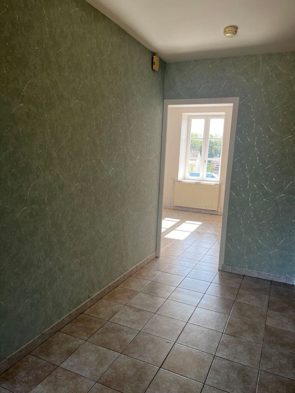 Location Appartement APPARTEMENT T3 + COUR PRIVATIVE Écuisses