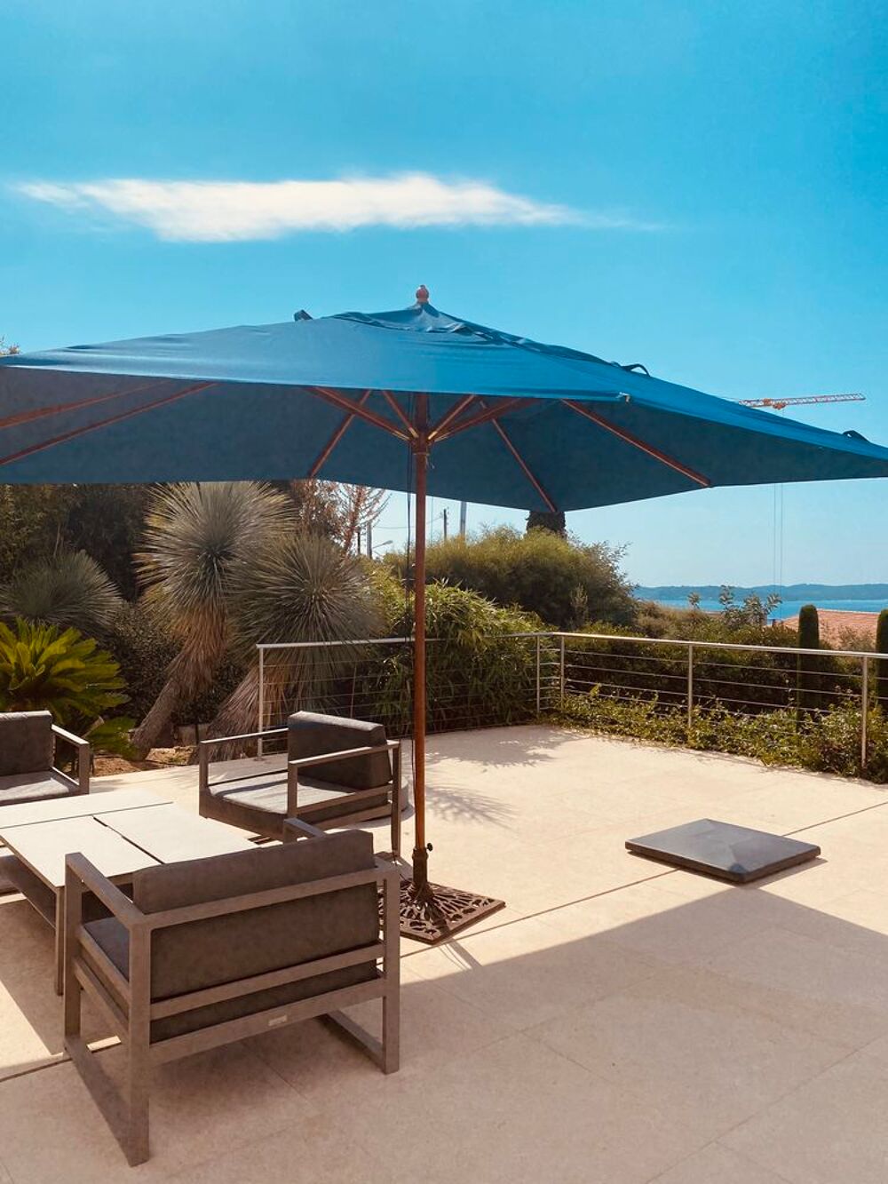 Parasol avec socle et housse
Jardin