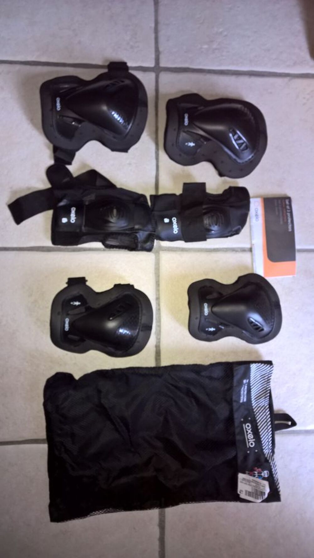 Rollers + casque + protections (jamais servis) Sports