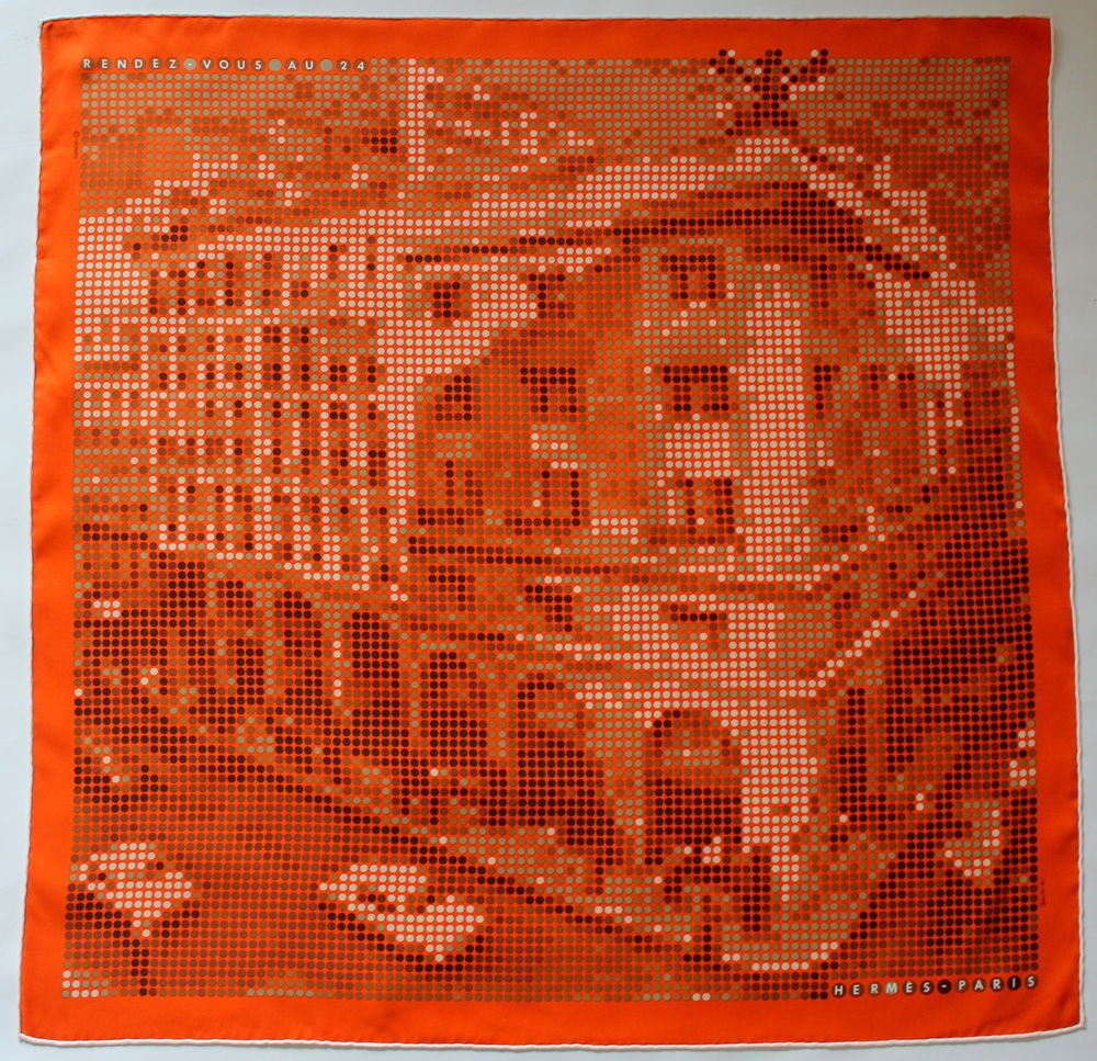Foulard carr&eacute; de soie orange HERMES Rendez vous au 24 Vêtements