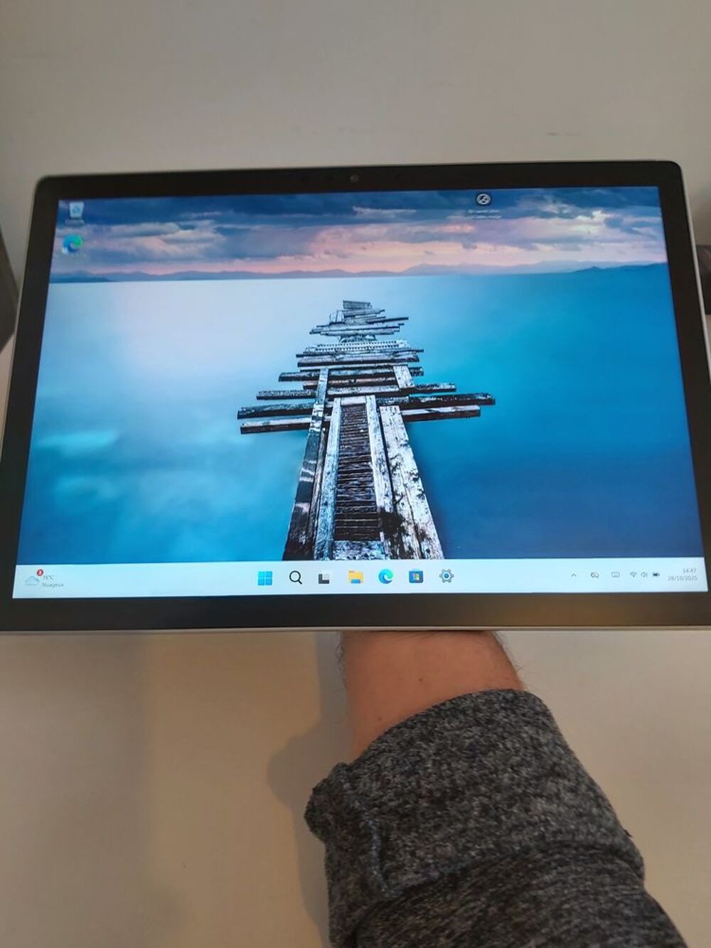 Microsoft Surface book 2 I7 8650U 256GO NVIDIA 2GO D&eacute;di&eacute;s Matériel informatique