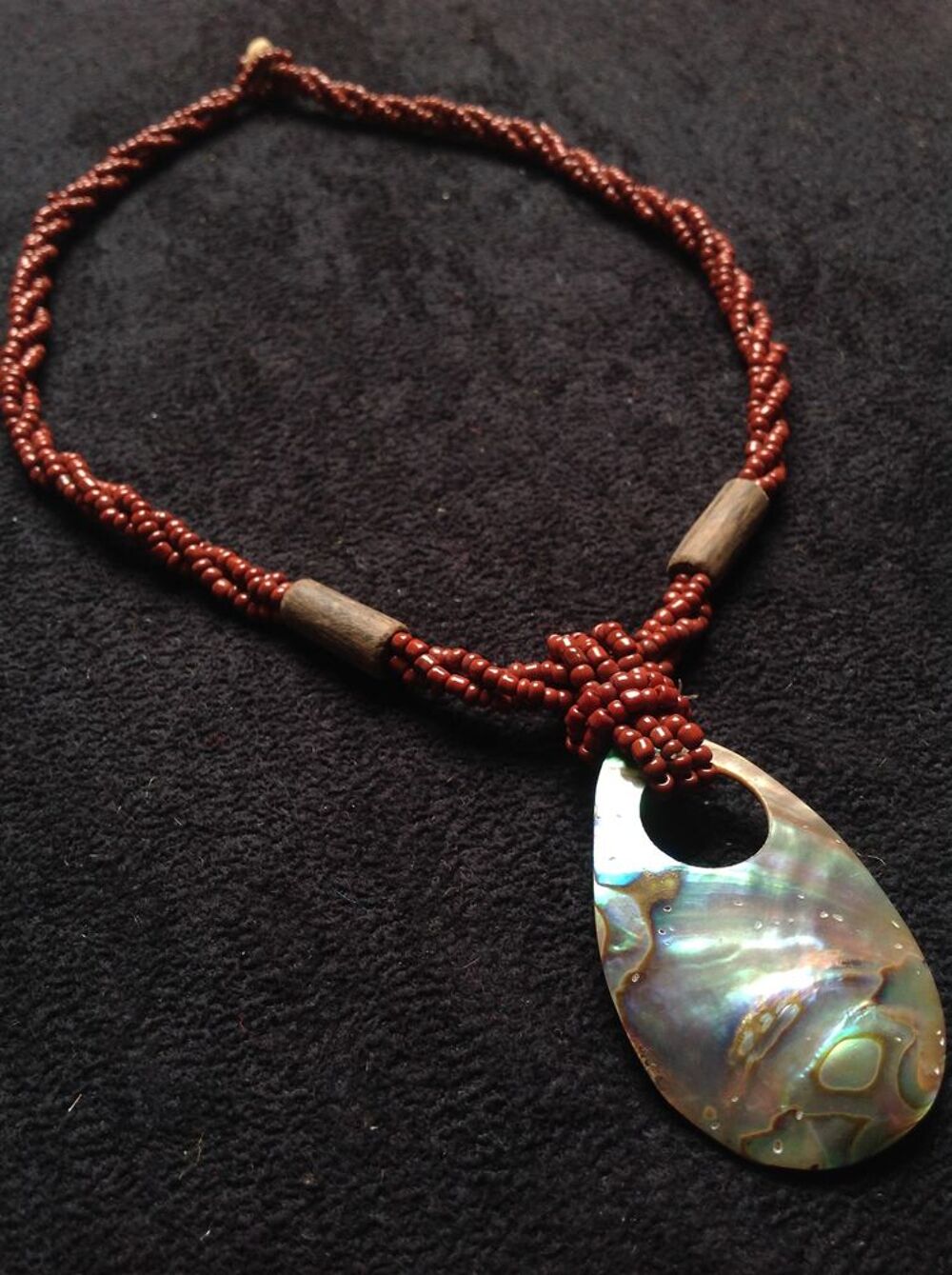 COLLIER PETITES PERLES BOIS &amp; PENDENTIF NACRE Envoi Possible Bijoux et montres