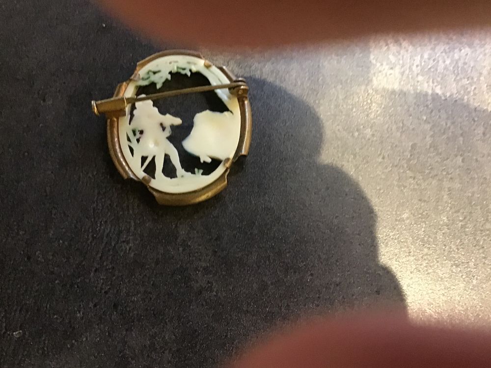 Une broche ann&eacute;e 1930 Bijoux et montres