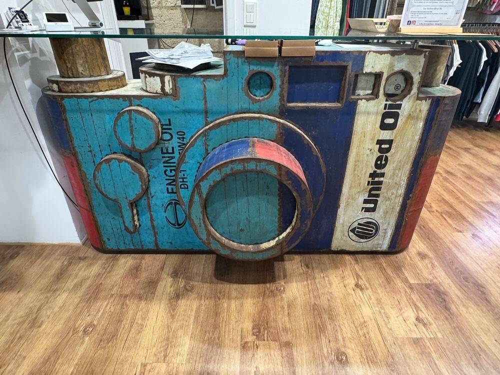 Comptoir, buffet en m&eacute;tal r&eacute;cycl&eacute; au style industriel Meubles