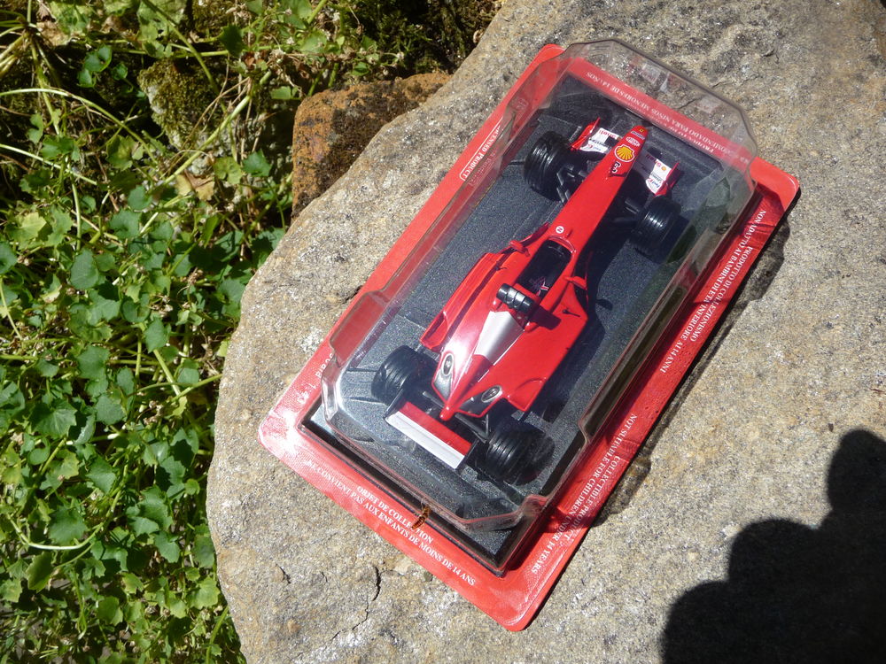 voiture toute rouge+++++ Jeux / jouets