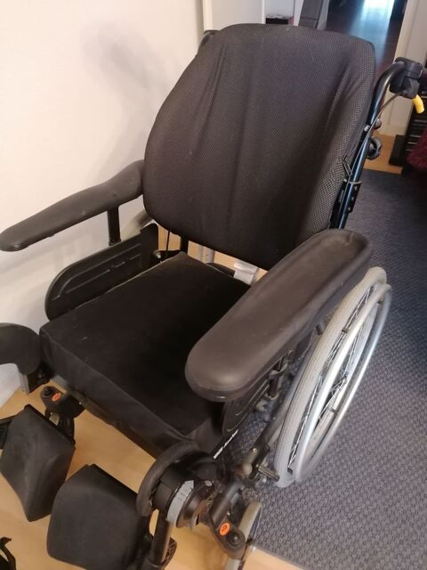 fauteuil roulant pour handicaps multi positions 300 Bruges (33)