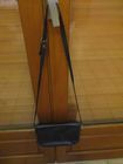 Petit sac � main avec bandouli�re  hauteur 15 /  longueur 20 0 M�rignies (59)