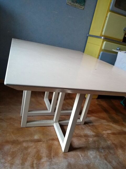 AV Table de salle à manger blanche en bois. 30 Toulouse (31)