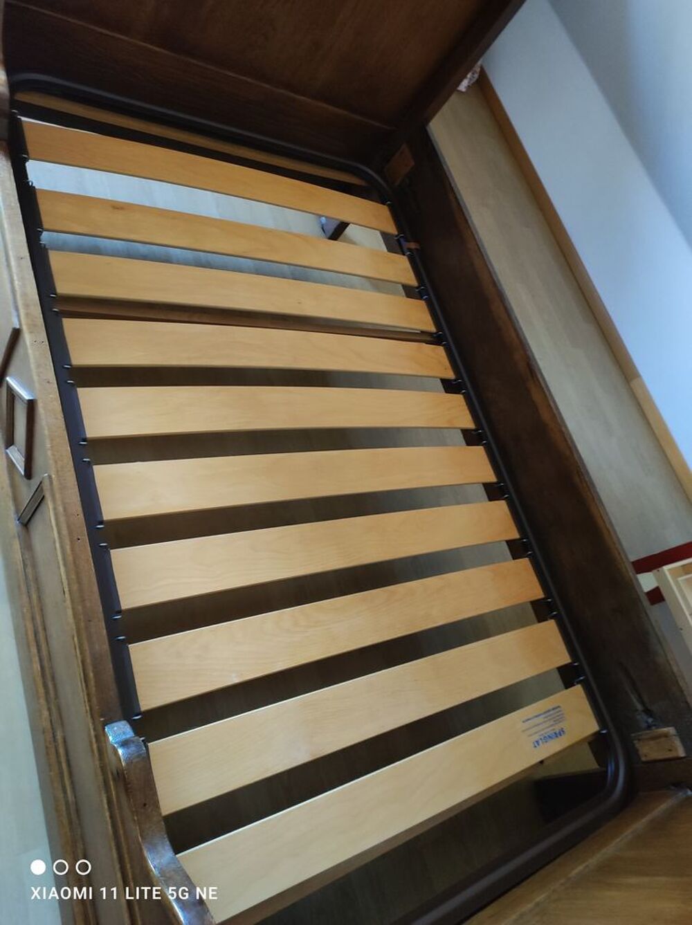 Lit ancien en bois avec sommier et matelas Meubles