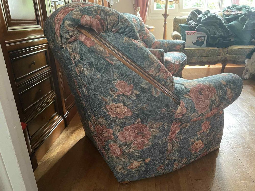 ces 2 fauteuils anciens Tr&egrave;s bien entretenus Meubles