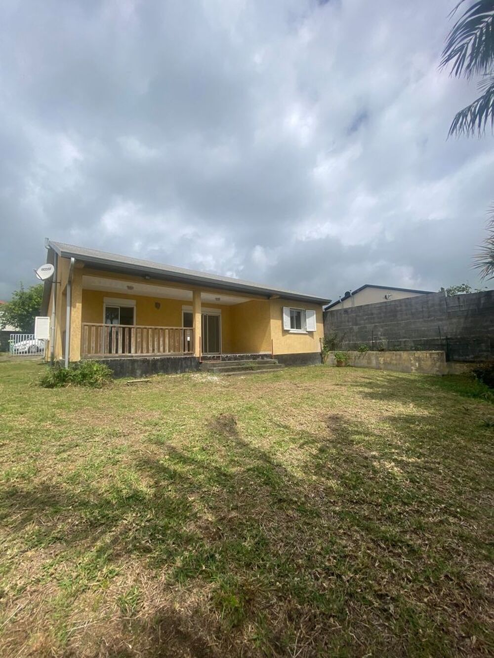 Vente Maison ORPI - TROIS BASSINS Maison rénovée avec vue mer de 90m² Les trois-bassins