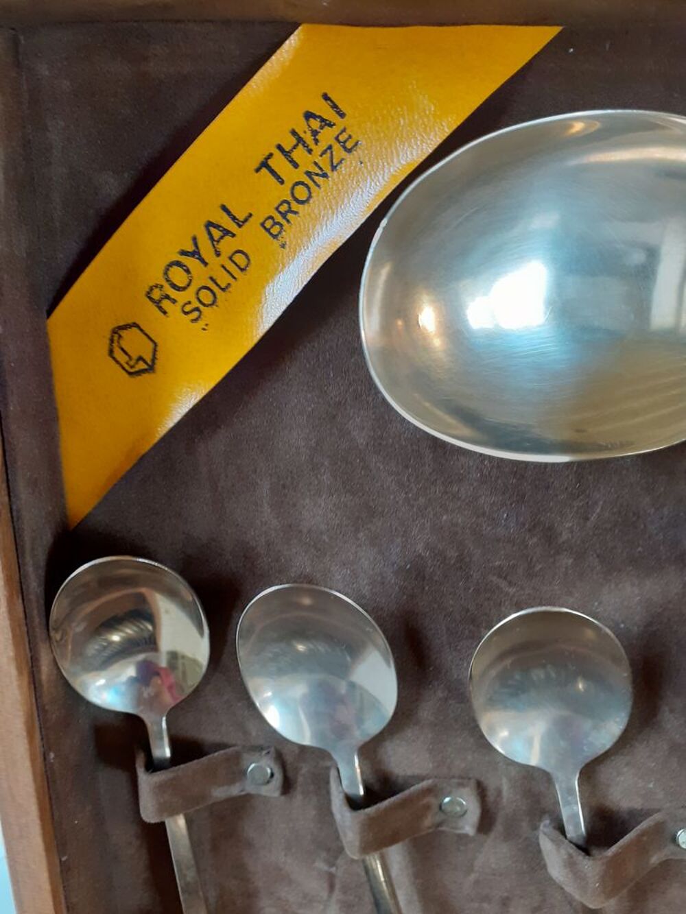 M&eacute;nag&egrave;re en solid bronze pour 6 personnes. Cuisine