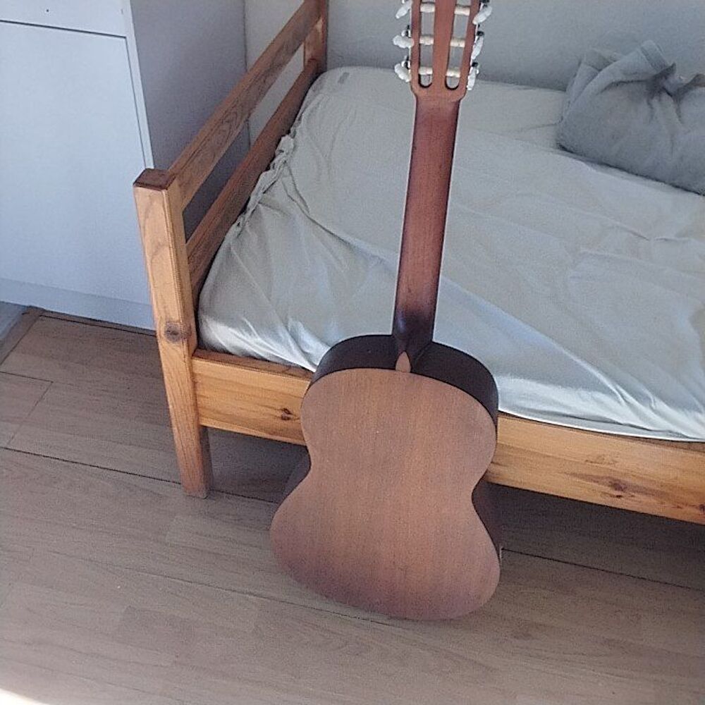 D&eacute;barras, appartement Instruments de musique
