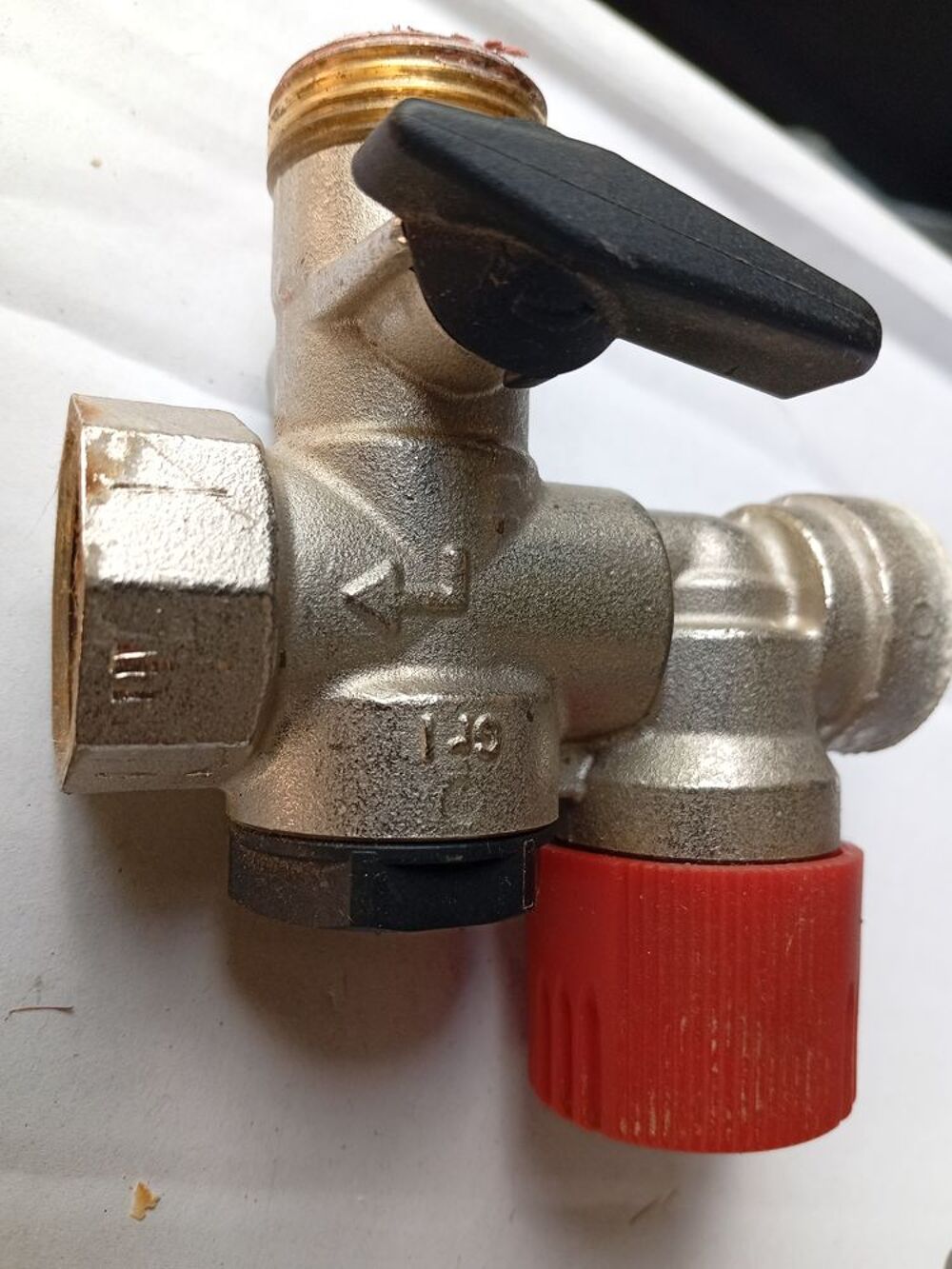 Groupe de s&eacute;curit&eacute; chauffe eau 100 l Bricolage