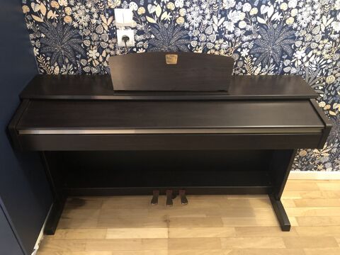 Piano droit numrique Yamaha 690 Paris 17 (75)