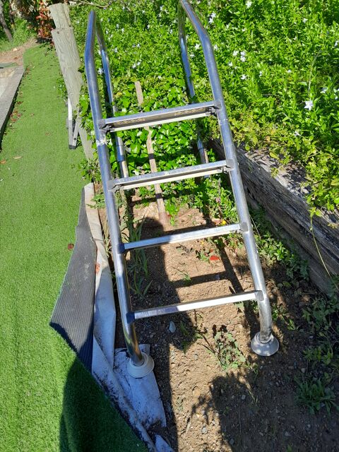 echelle piscine 4 marches avec ancrage articul� 100 Mons (34)