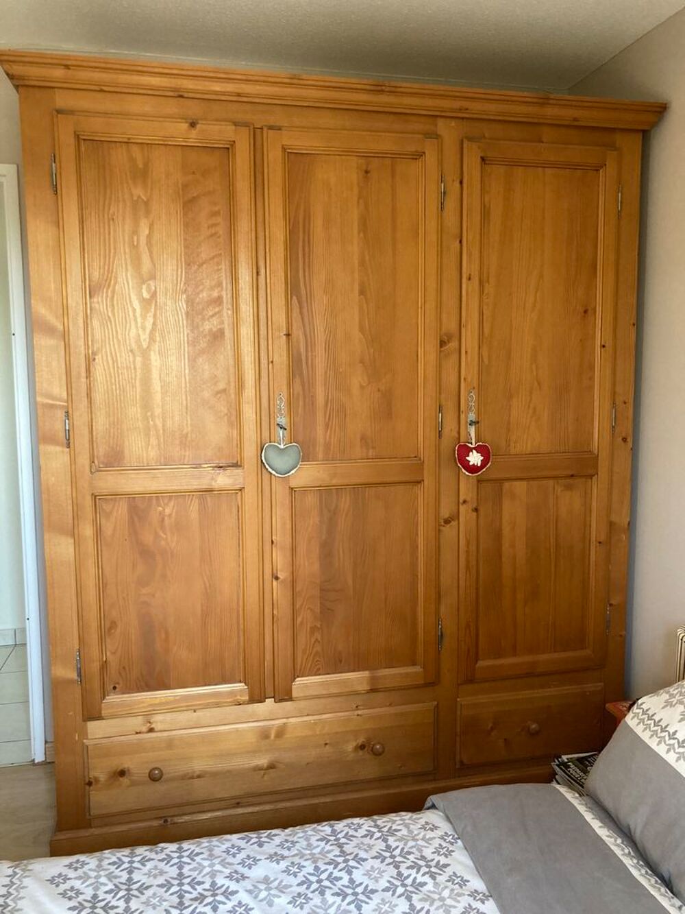 Armoire en pin massif 3 portes
Meubles