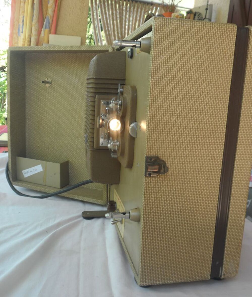 PROJECTEUR HUIT MM KODAK EIGHT 500 FONCTIONNE EN 220 VOLTS Photos/Video/TV