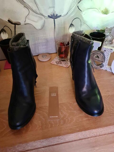 Tr�s belles bottines cuir bleu marine. P39 55 Oullins (69)