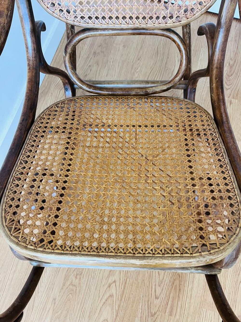 Rocking-chair Thonet bentwood ancien, cannage refait Meubles