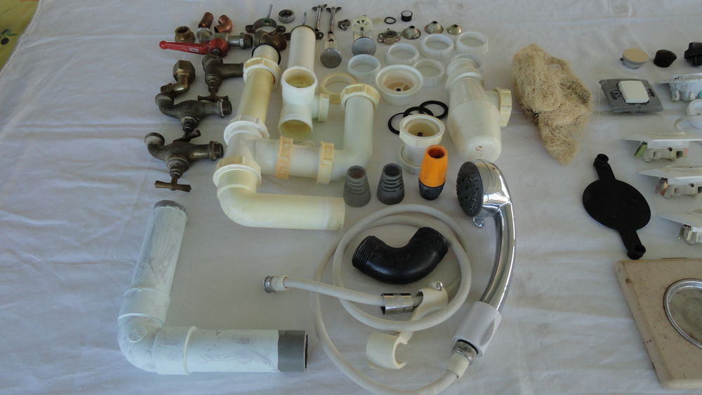Lot de pi&egrave;ces &eacute;lectrique , plomberie et gaz Bricolage