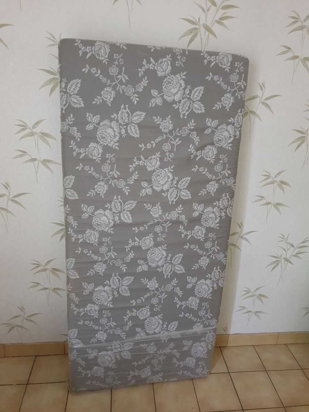 Matelas 150x70 quasi neuf pour canap&eacute; Meubles