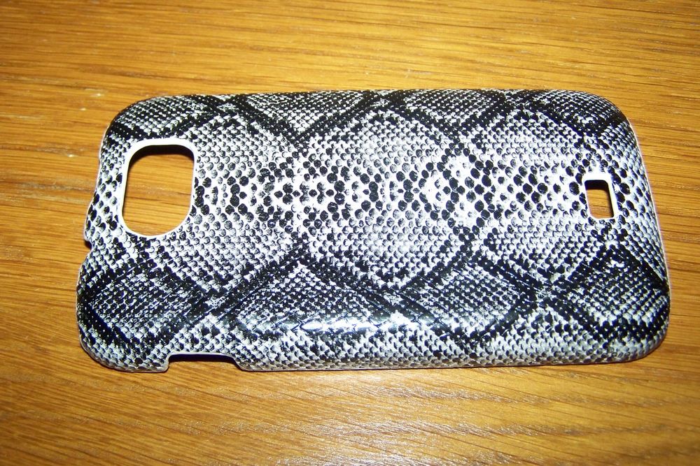 coque pour WIKO CINK KING, NEUVE, imprim&eacute;e noir/blanc Téléphones et tablettes