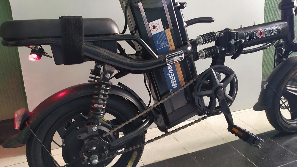 VELO ELECTRIQUE de VILLE de 14 POUCES PLIABLE . Vélos