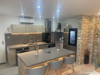  Appartement à louer 3 pièces 80 m²