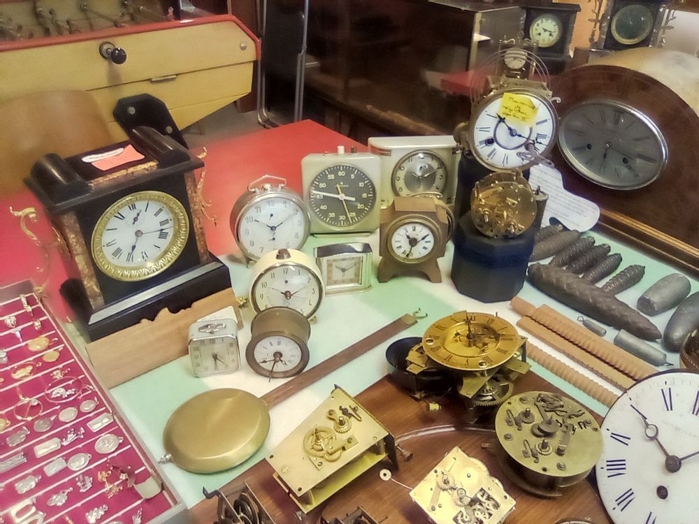 Pi&egrave;ces et pendules ancienne Bijoux et montres