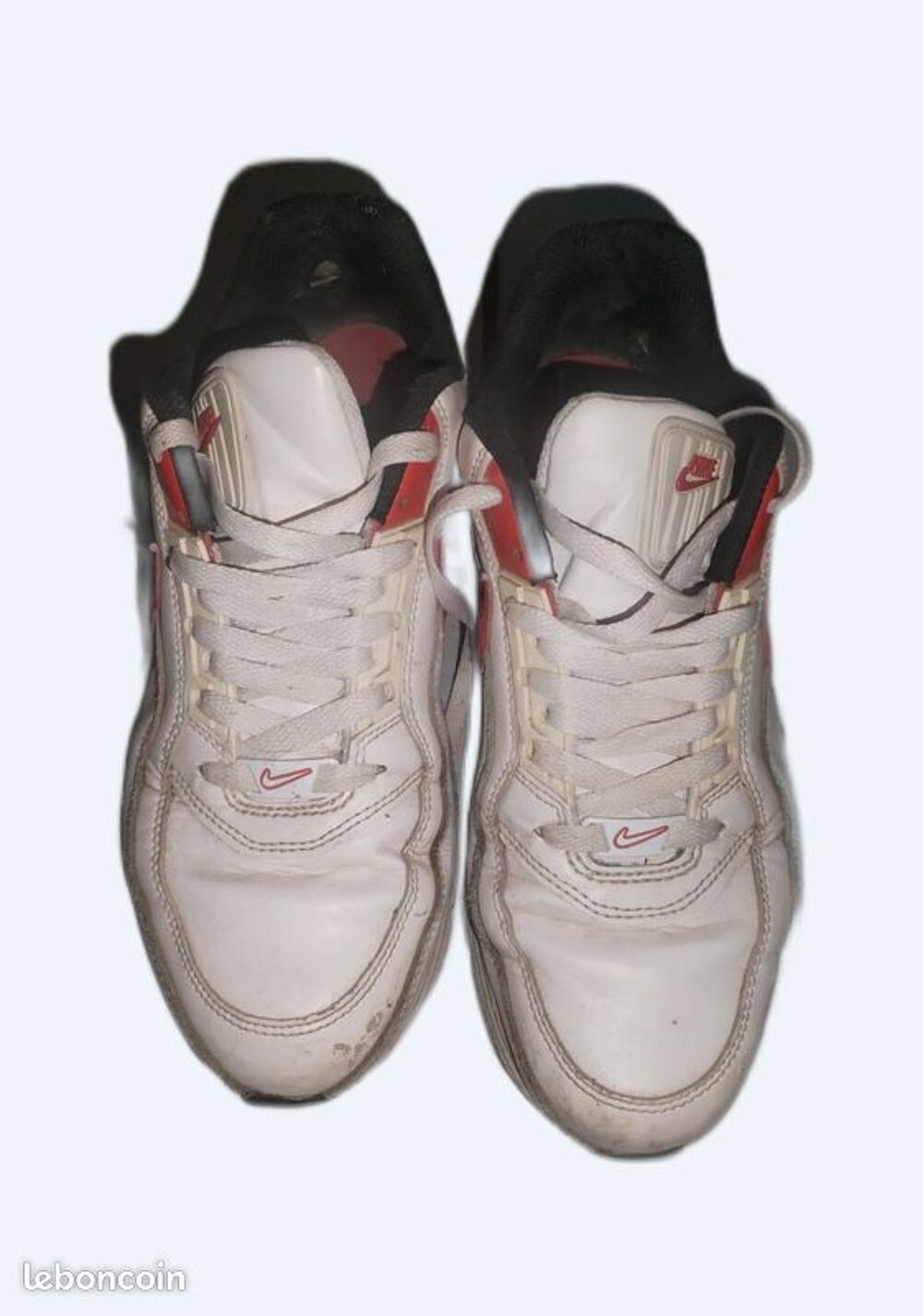 Nike Airmax full cuir blanc taille 42
Chaussures