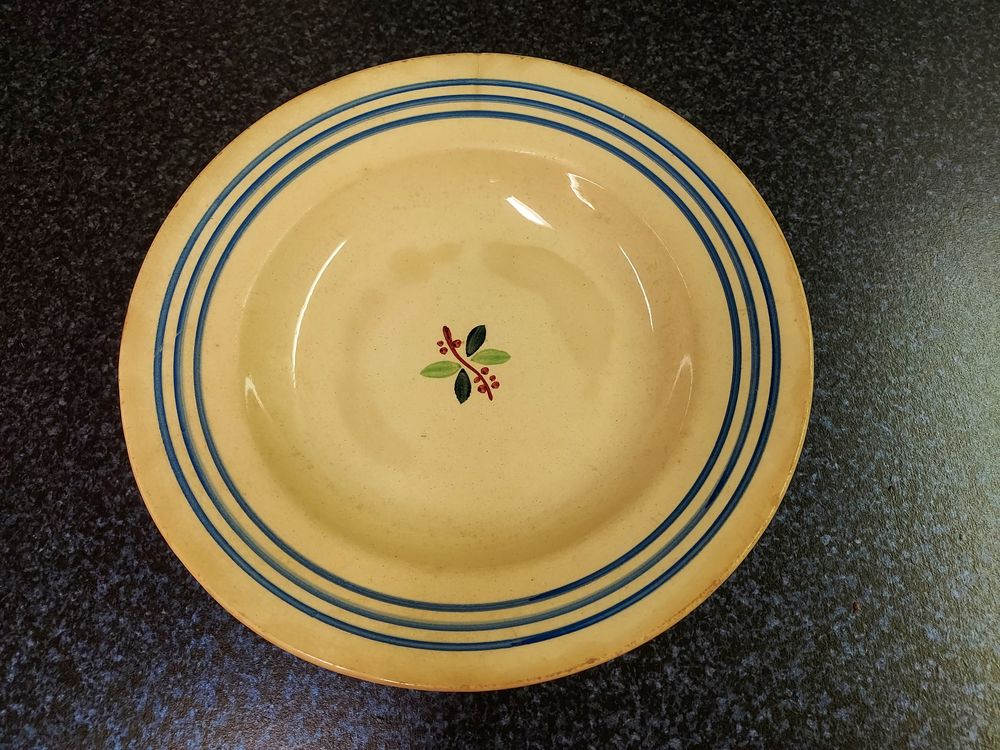 Ancienne assiette creuse collector Faience de GIens Yvonne Cuisine