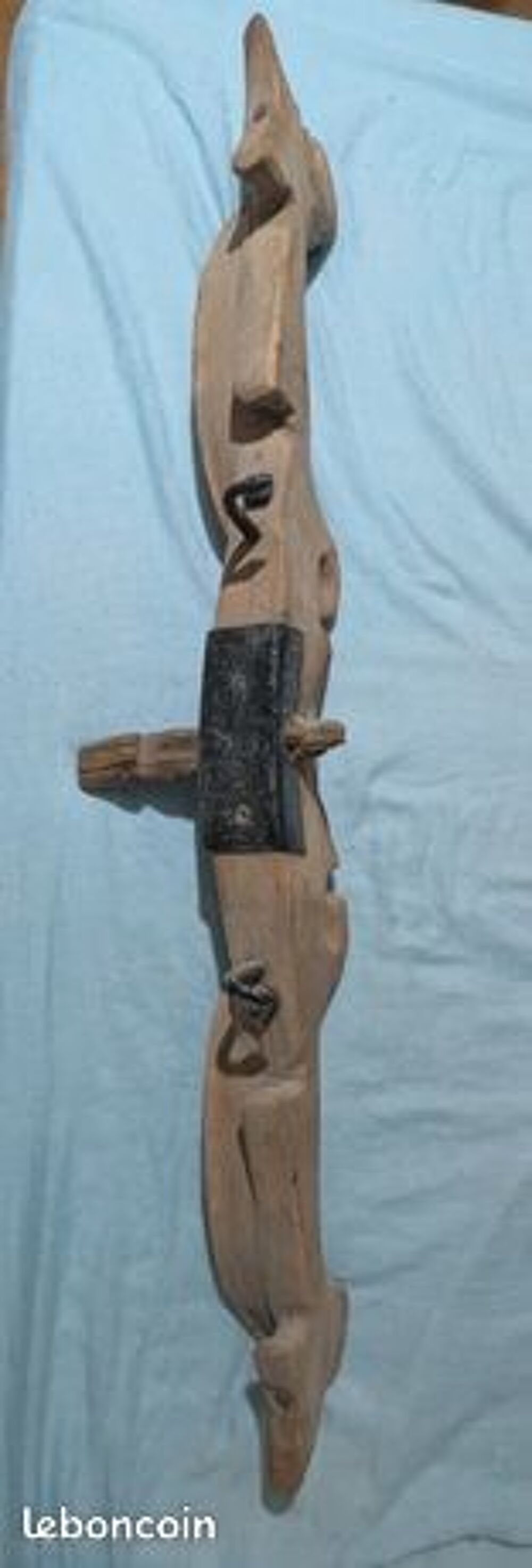Ancien joug de b?ufs sculpt&eacute; en bois ? pi&egrave;ce d&eacute;corative Décoration
