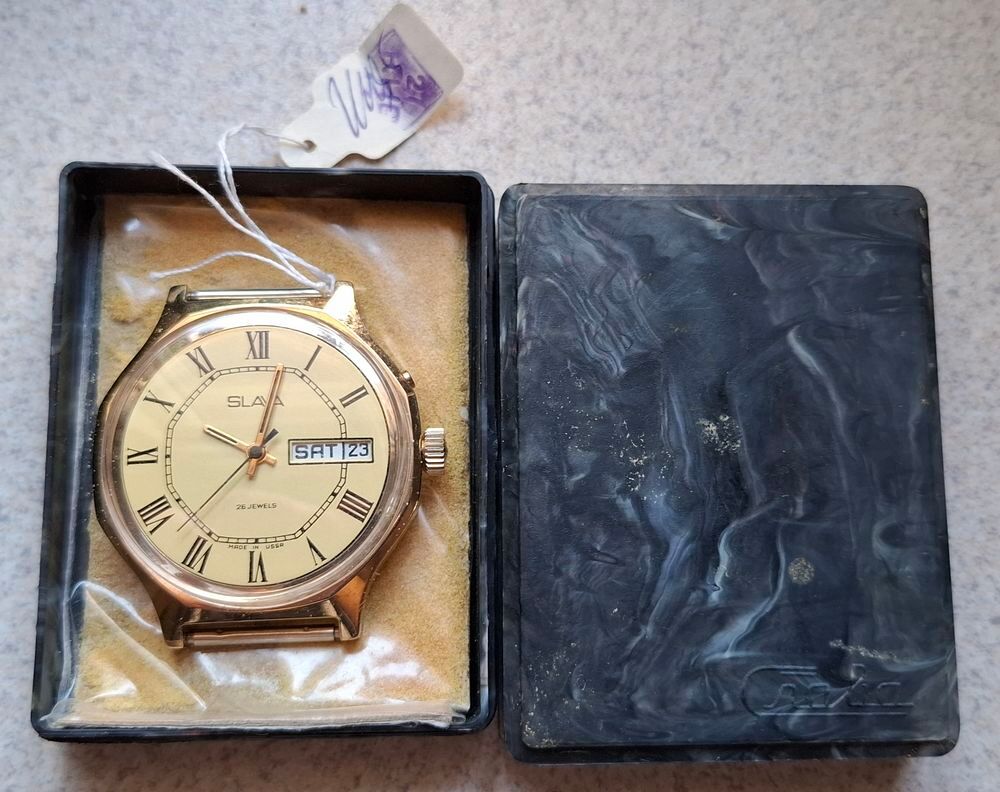 Montre dor&eacute;e Bijoux et montres