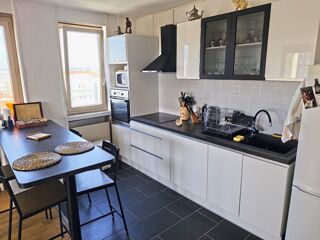 Vente Appartement T3 61 m² - 9e étage - Box fermé - Cuisine et SdE refaites Villeurbanne