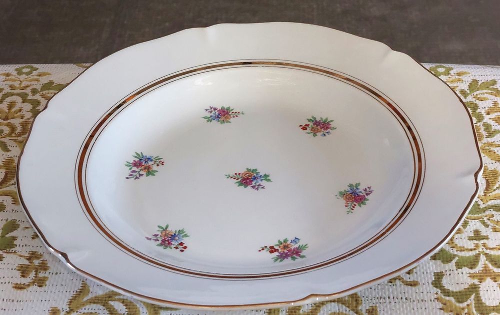 service de vaisselle 71 pi&egrave;ces en porcelaine Saint Amand Décoration